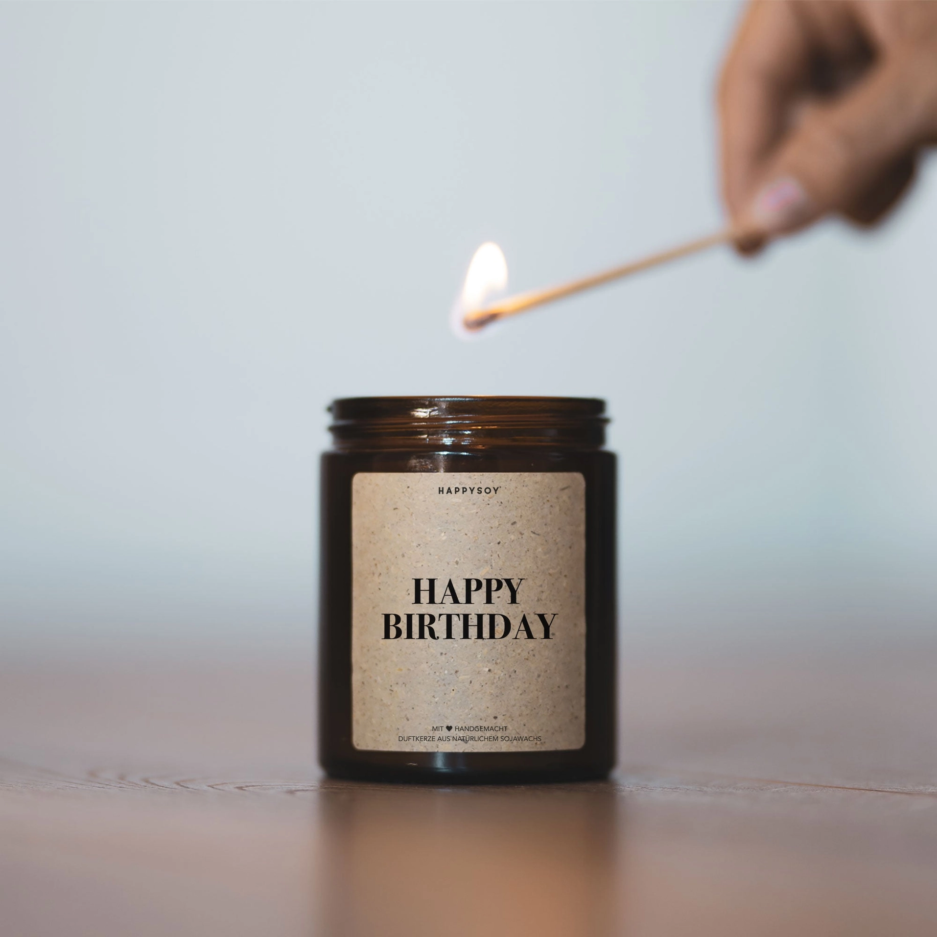 Candela Profumata “Buon compleanno!” Happysoy – Idea Regalo Compleanno per Amici e Famiglia (322 g) - immagine 8
