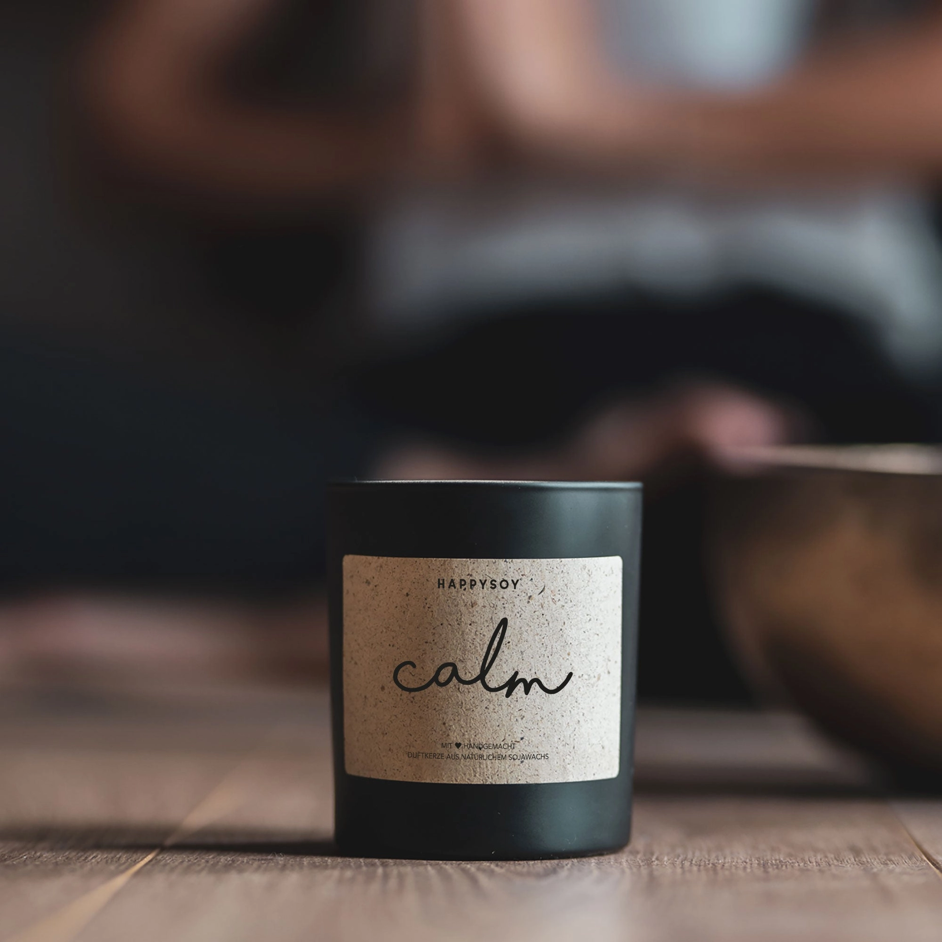 Candela Profumata “Calm” Happysoy – Fragranza Miaflora, Cera di Soia 220 g, Vaso 8x9 cm, Handmade in Germania
