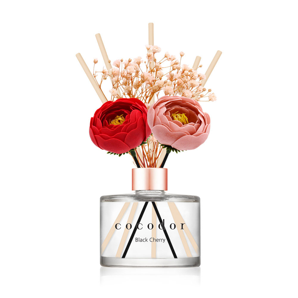 Diffusore a Bastoncini Cocodor Camélia 200 ml Ciliegia Nera – Profumatore per Ambiente con Note di Arancia e Mela Verde, Bastoncini Avorio e Fiori Decorativi